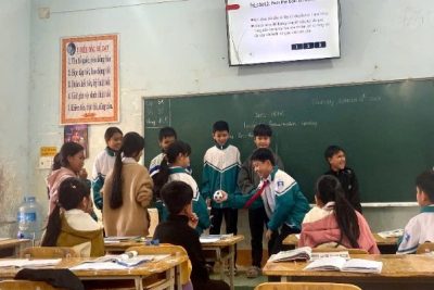 TỔ SỬ- ĐỊA- ANH: Nâng cao chất lượng giảng dạy tiếng Anh qua sinh hoạt chuyên môn tại trường THCS Chư Êwi